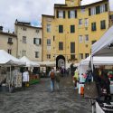 Mercato artigianale in piazza Anfiteatro