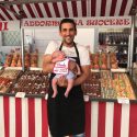 Si festeggiano i 70 anni del banco di dolci in piazza Scalpellini﻿